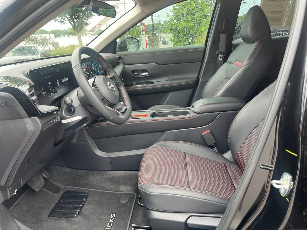 Certified 2026 Nissan Kicks SR FWD image 9
