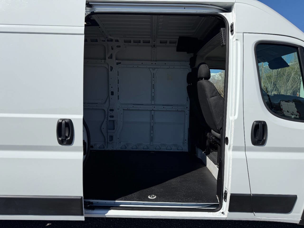 Used 2024 RAM ProMaster 2500 w/ Convenience Group image 23