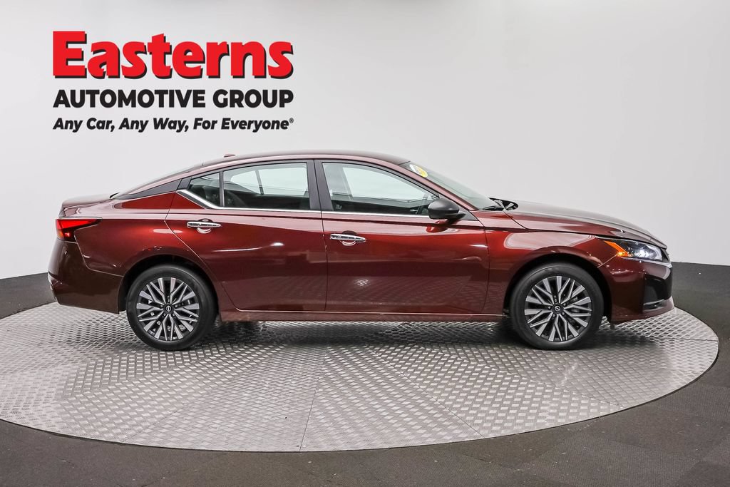 Used 2025 Nissan Altima 2.5 SV AWD/4WD image 4