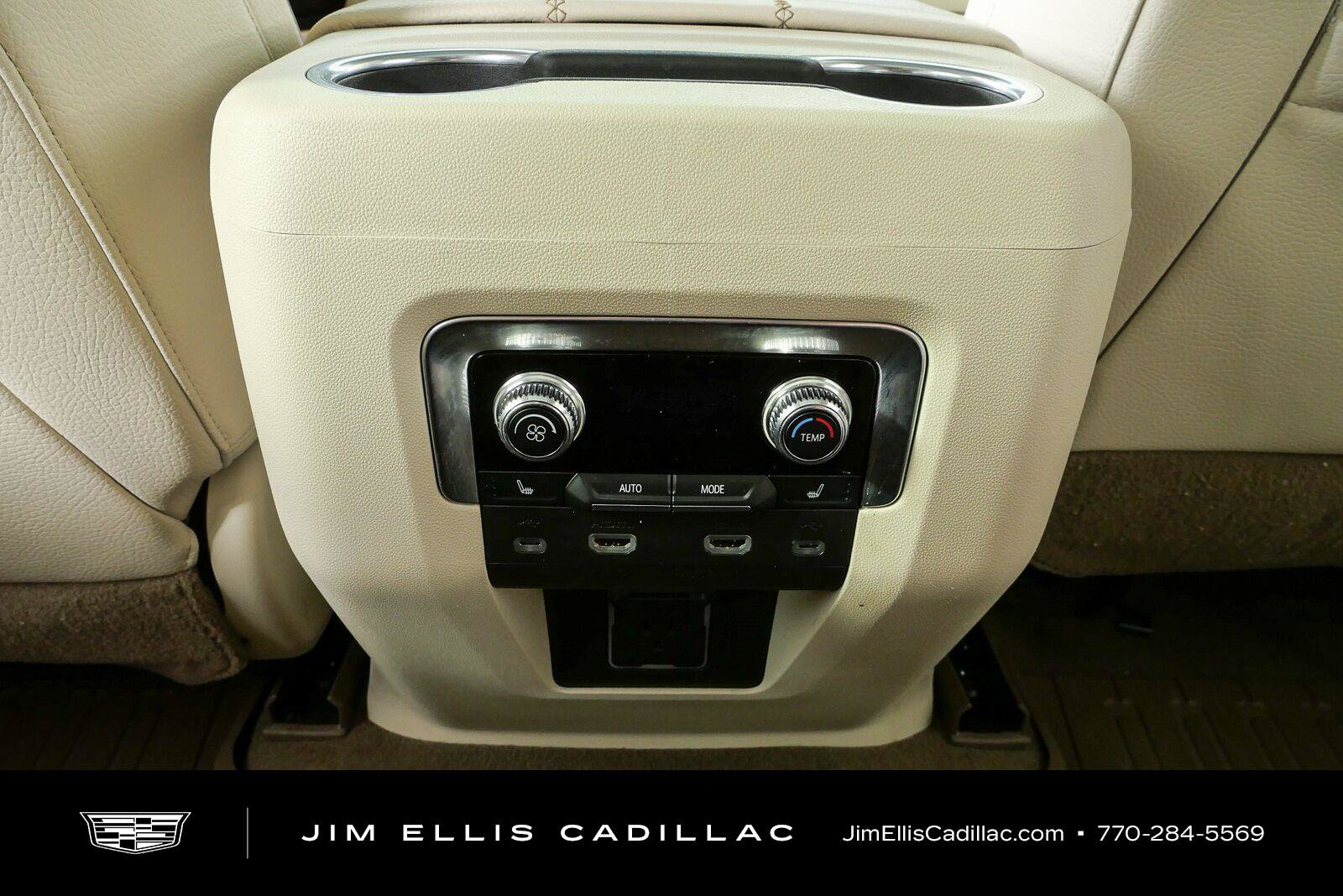 Used 2021 GMC Yukon XL Denali w/ Denali Premium Package RWD image 21