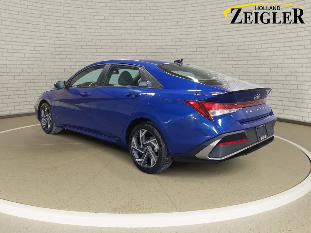 Used 2025 Hyundai Elantra Sport FWD image 7