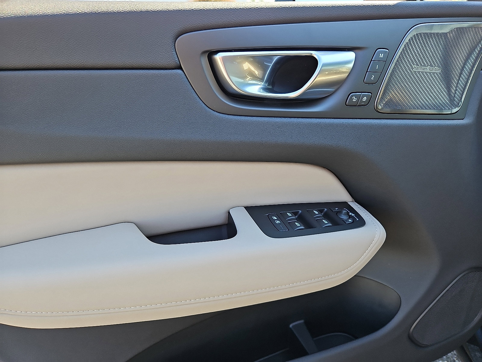 New 2026 Volvo XC60 B5 Plus w/ Protection Package Premier image 9