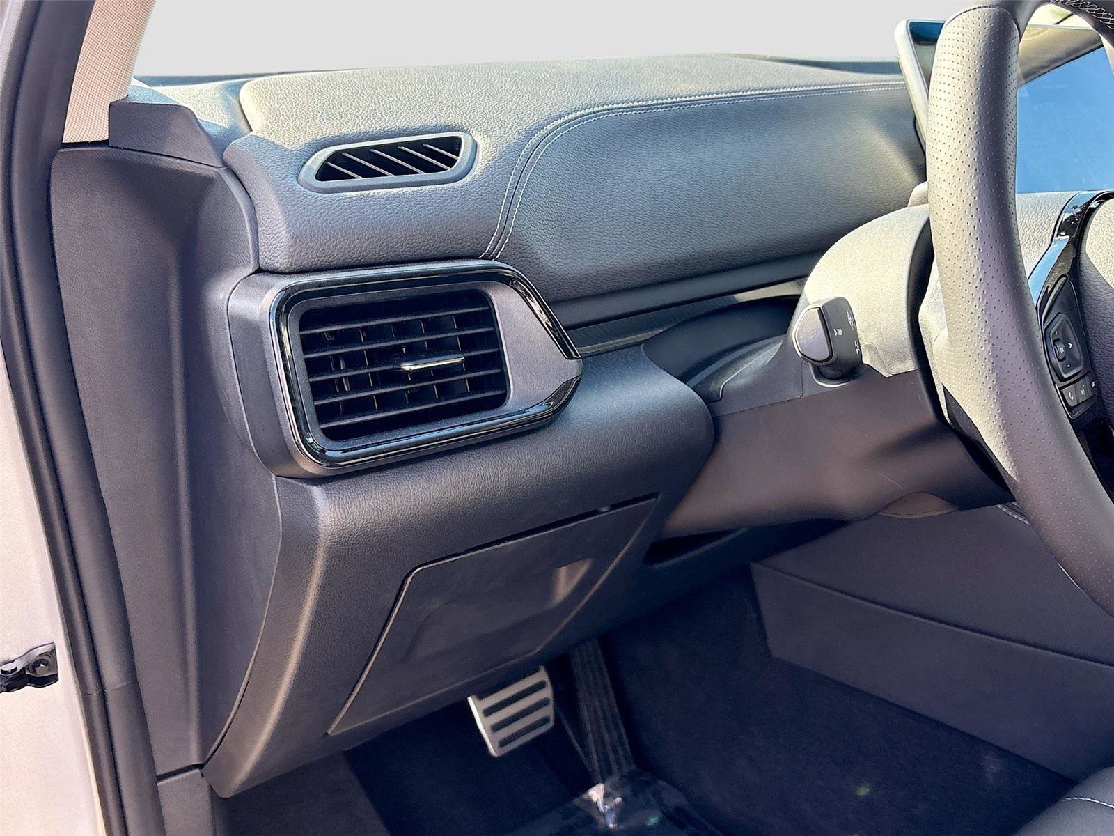 New 2025 VinFast VF 8 Eco image 10