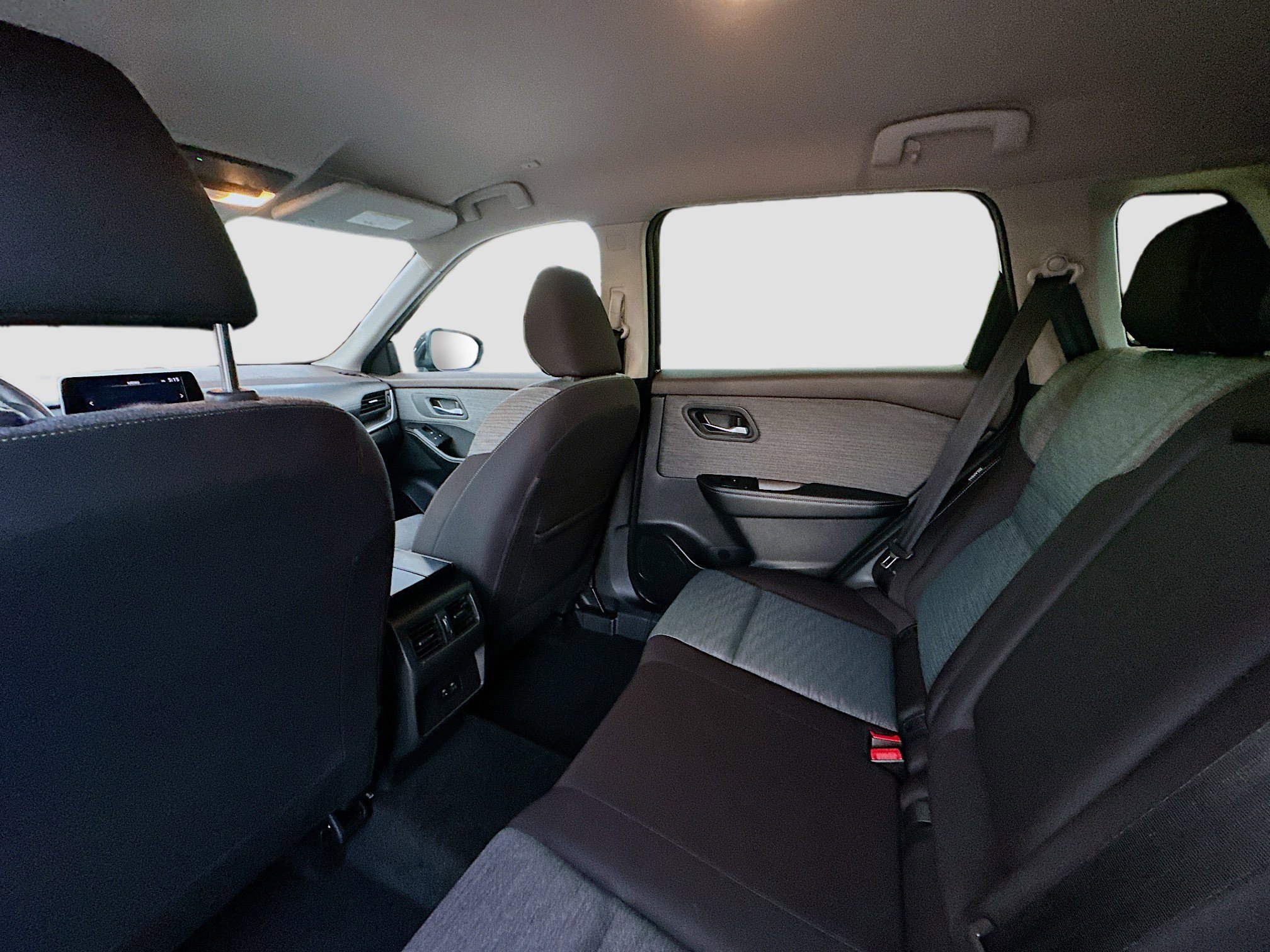 Used 2023 Nissan Rogue SV image 23