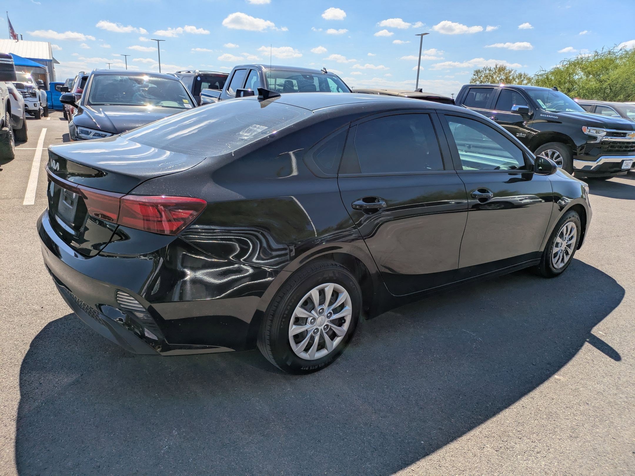 Used 2023 Kia Forte LX image 2