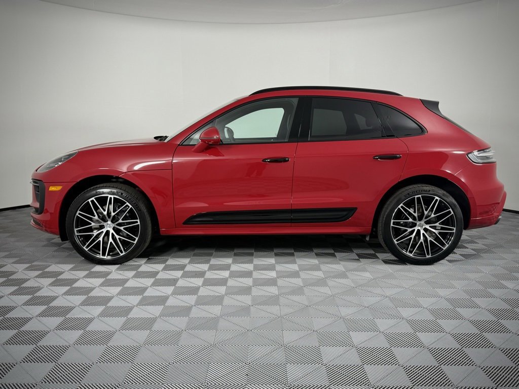 Certified 2024 Porsche Macan image 2
