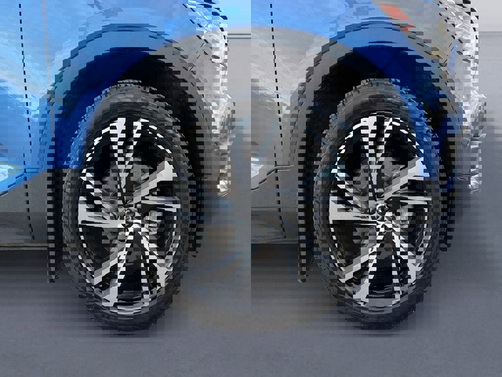 Used 2021 Volvo XC40 T4 R-Design w/ Advanced Package image 9