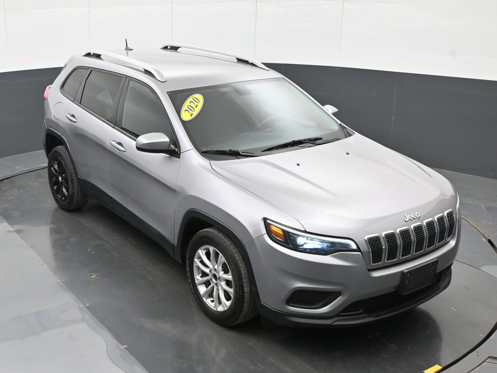 Used 2020 Jeep Cherokee Latitude w/ Cold Weather Group FWD image 33