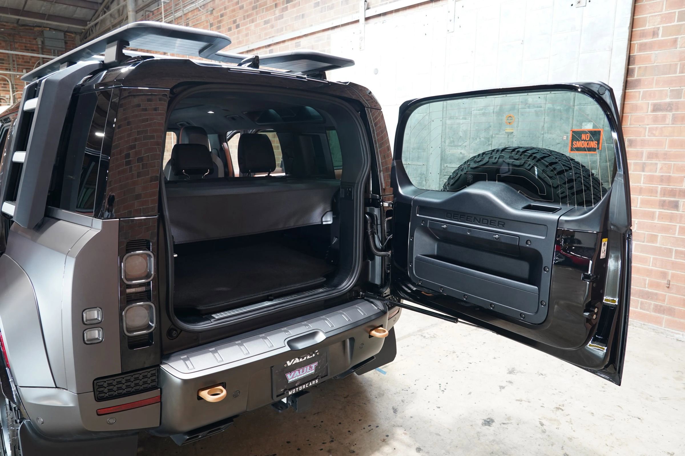 Used 2025 Land Rover Defender 110 image 39