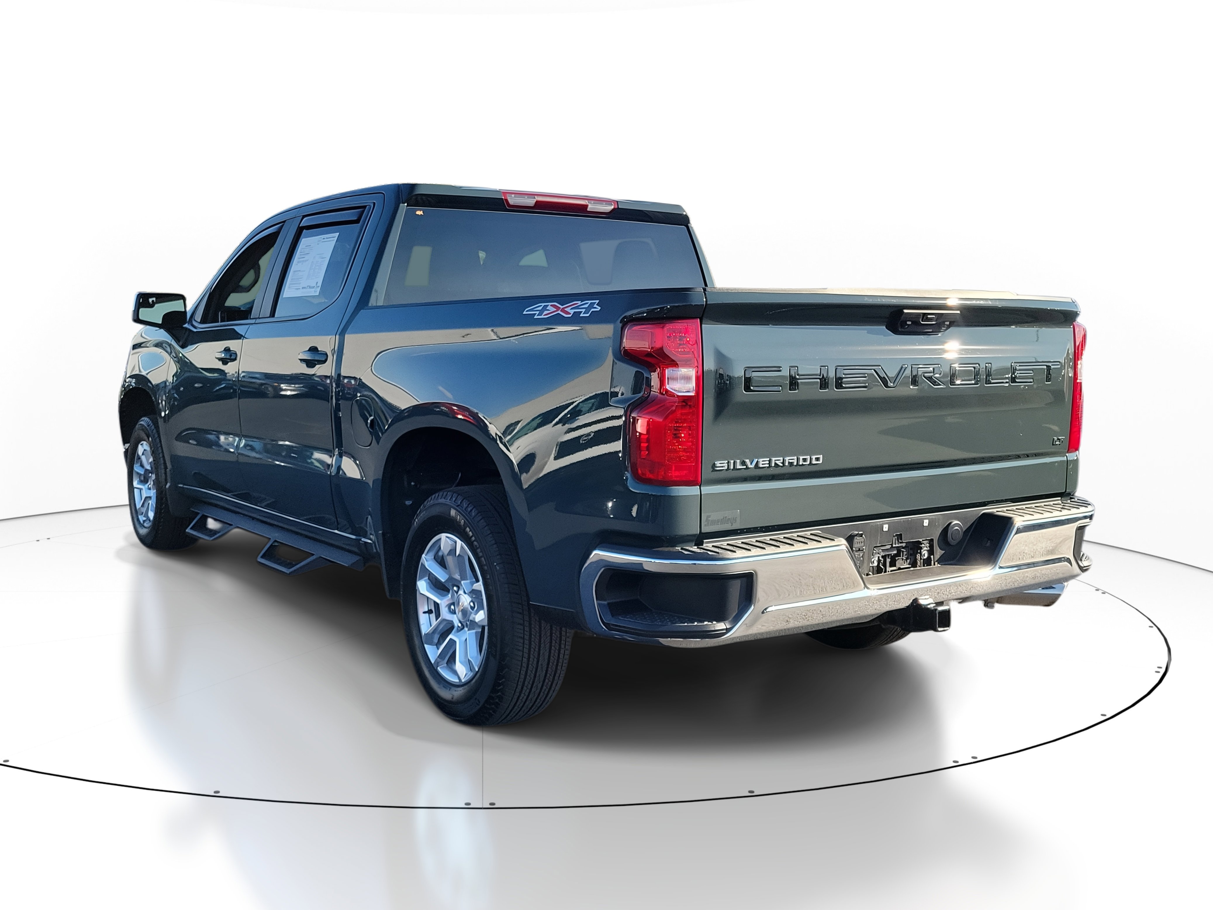 Used 2025 Chevrolet Silverado 1500 LT image 3