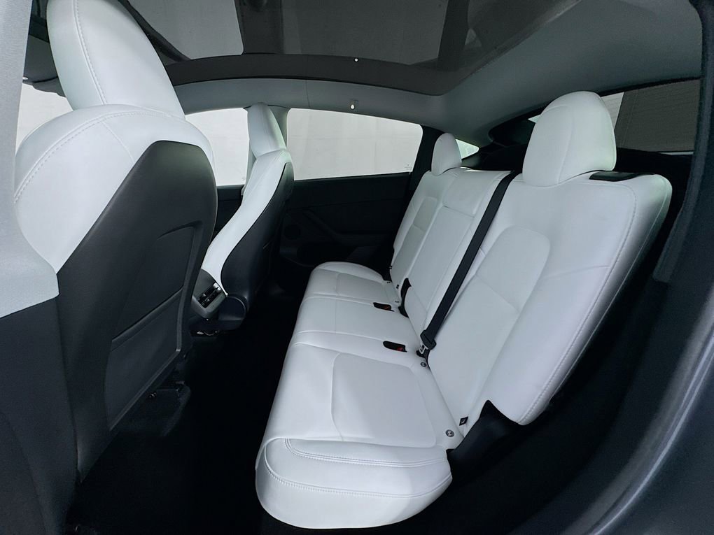 Used 2025 Tesla Model Y Long Range image 18