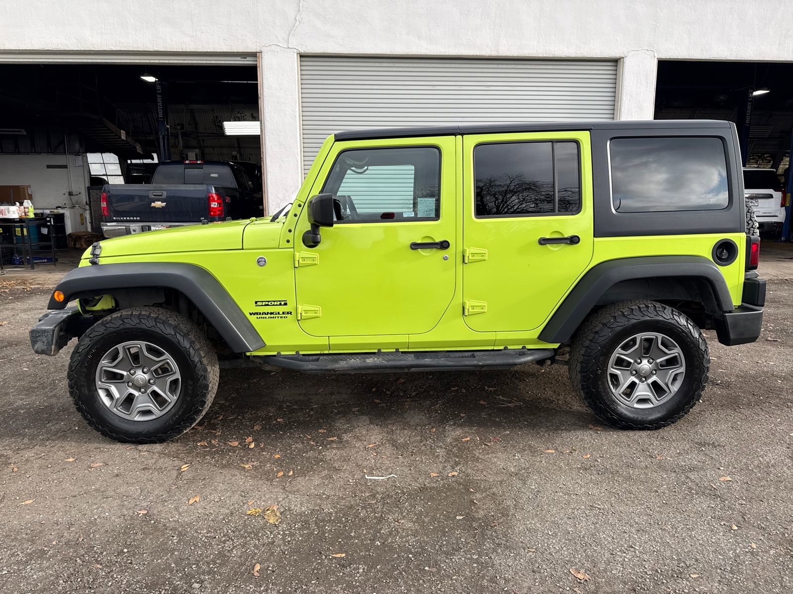 Used 2017 Jeep Wrangler Unlimited Sport w/ Max Tow Package video 2