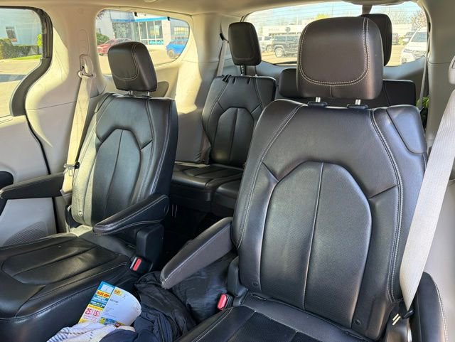 Used 2022 Chrysler Pacifica Touring-L FWD image 10