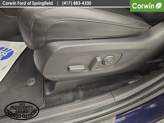 Used 2025 Kia Carnival FWD image 34