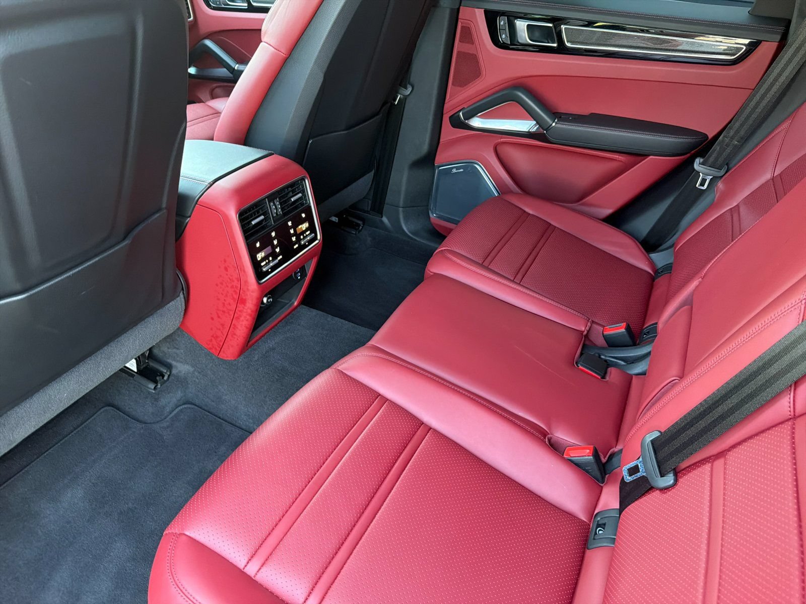 Certified 2023 Porsche Cayenne Turbo S AWD/4WD image 14