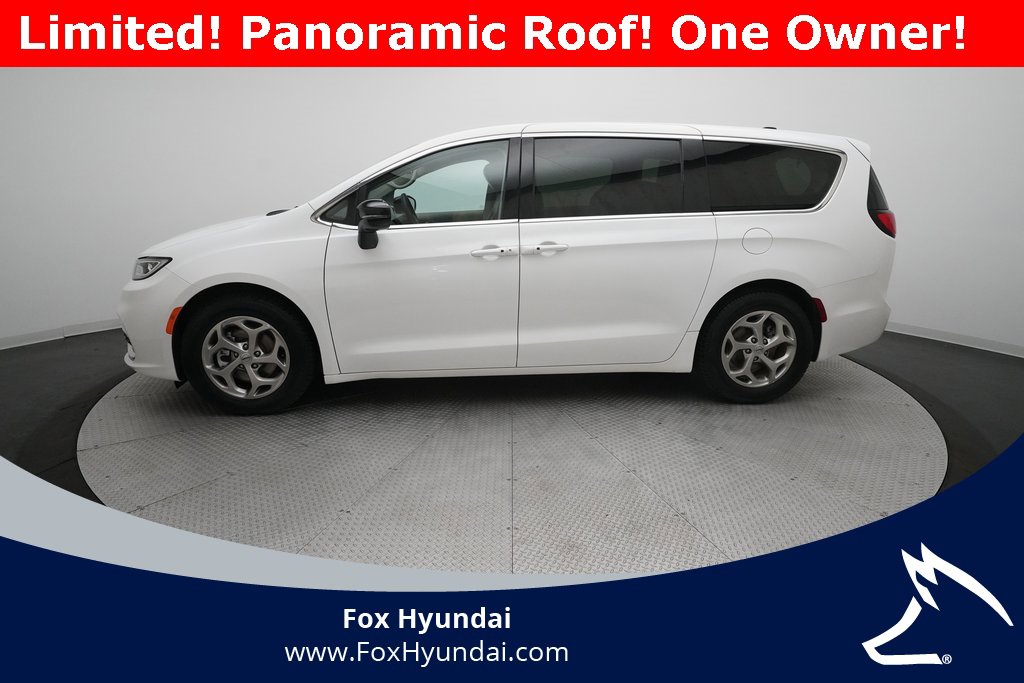 Used 2024 Chrysler Pacifica Limited image 25