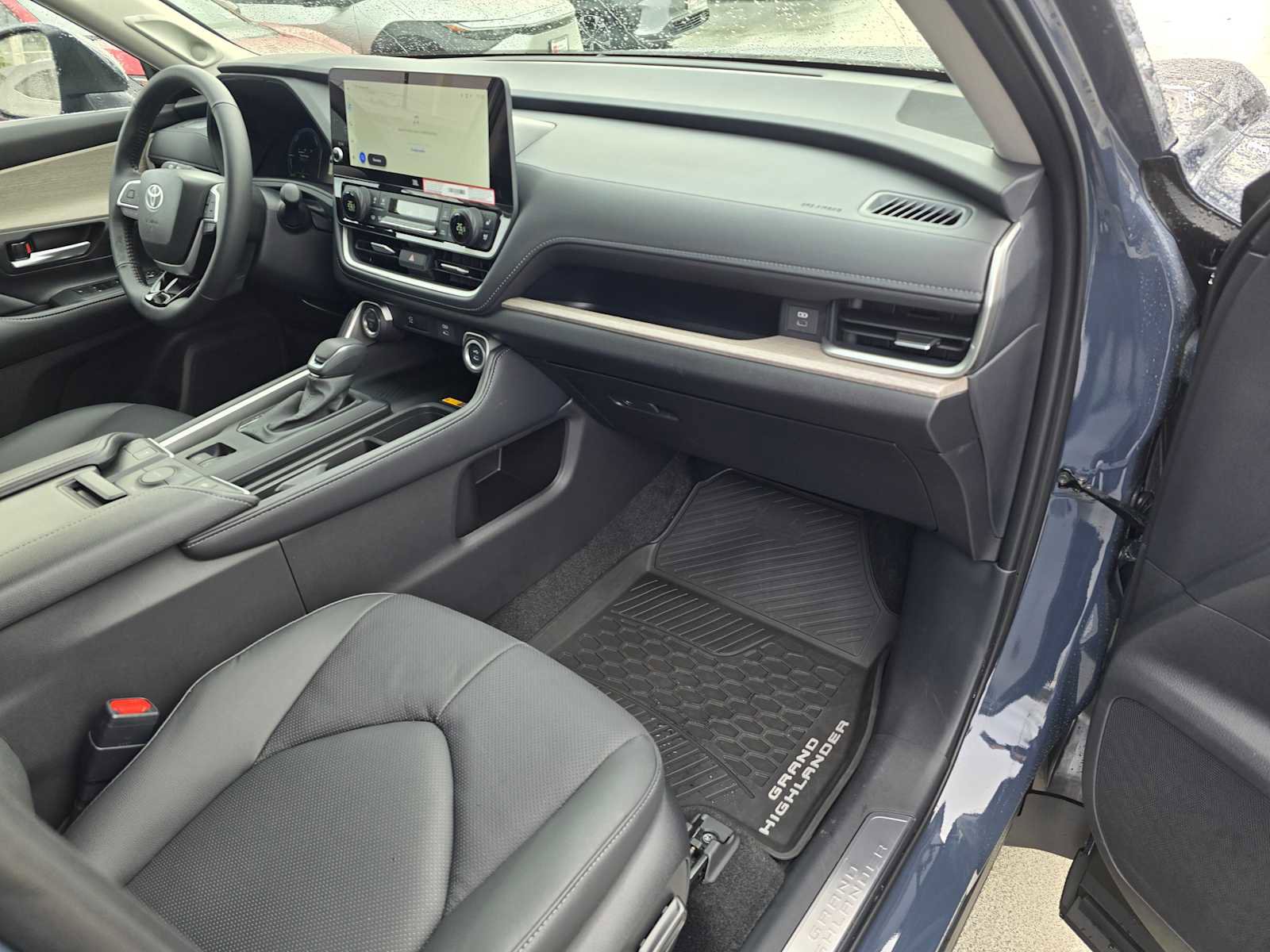 Used 2025 Toyota Grand Highlander Limited image 12
