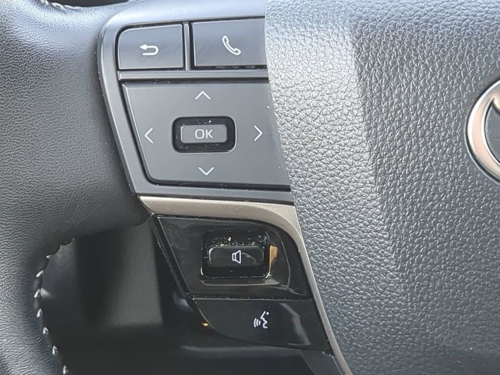 Used 2025 Toyota Camry SE image 21