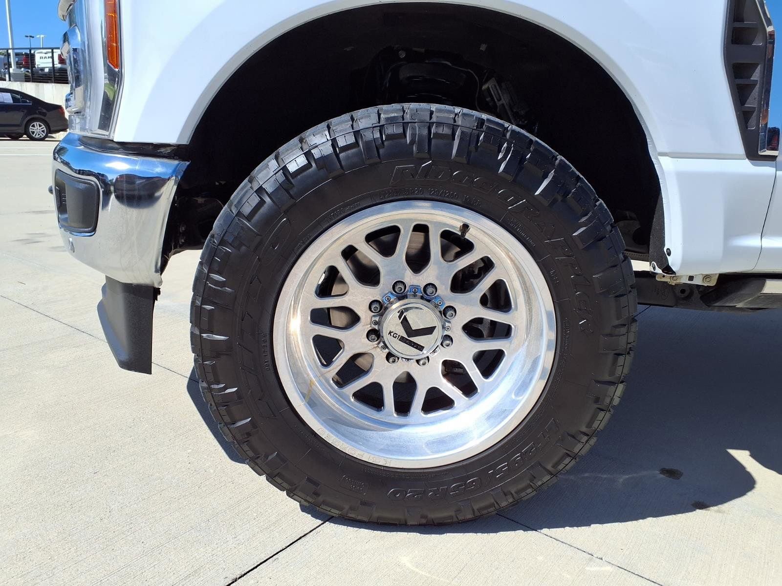 Used 2023 Ford F350 Lariat w/ Lariat Ultimate Package AWD/4WD image 9