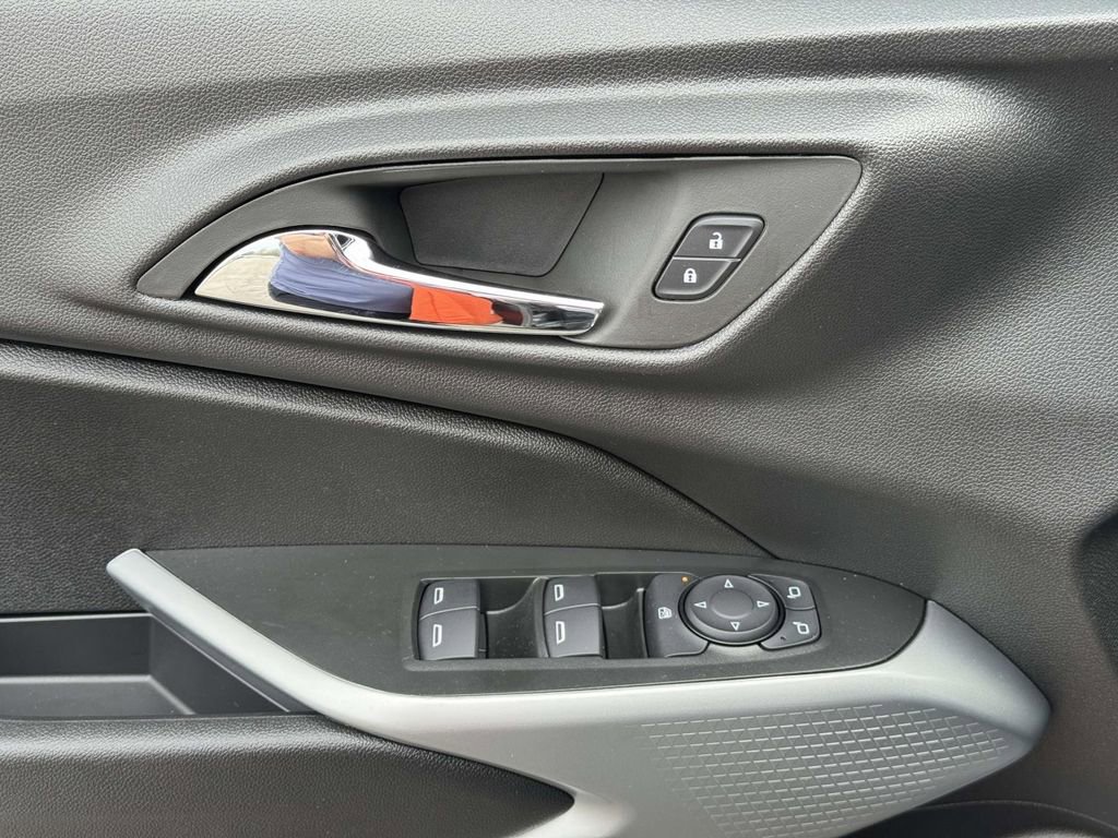 New 2026 Chevrolet Trax RS w/ Sunroof Package image 19