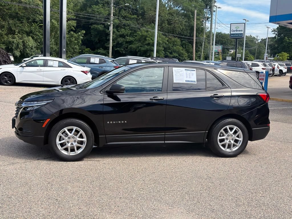 Used 2023 Chevrolet Equinox LS w/ LS Convenience Package AWD/4WD image 2