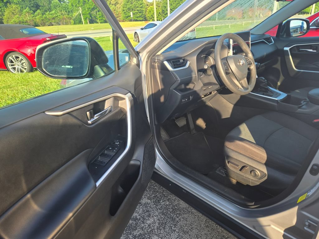 Used 2024 Toyota RAV4 XLE FWD image 6