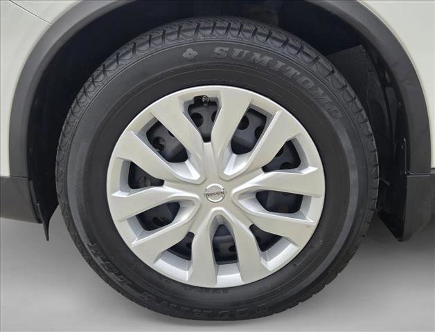 Used 2015 Nissan Rogue S image 22