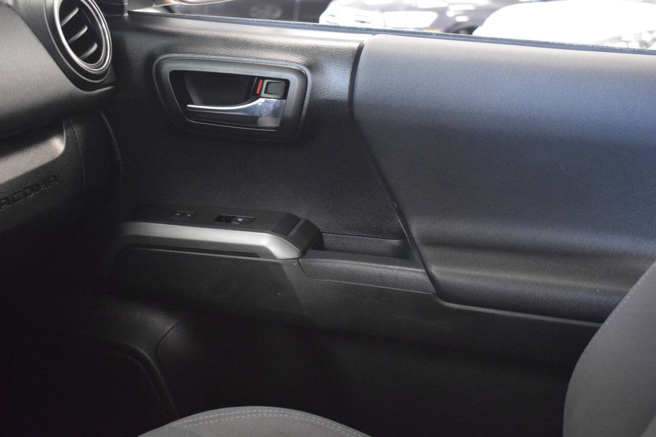 Used 2017 Toyota Tacoma TRD Off-Road image 63