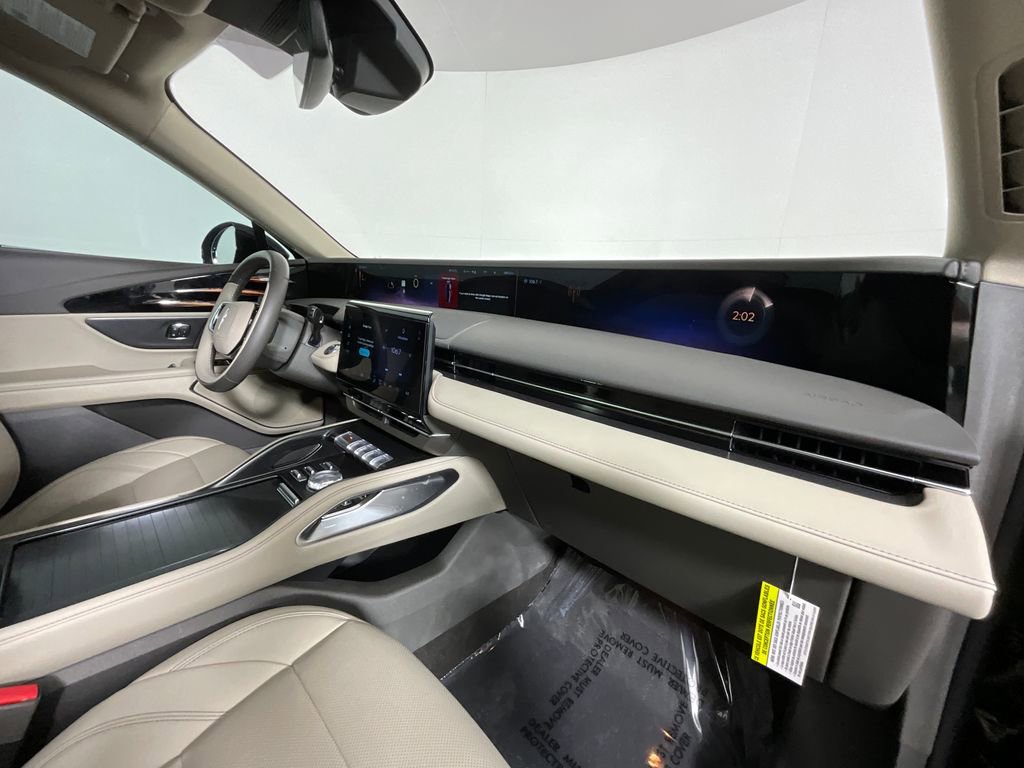 Used 2025 Lincoln Nautilus Premier image 19