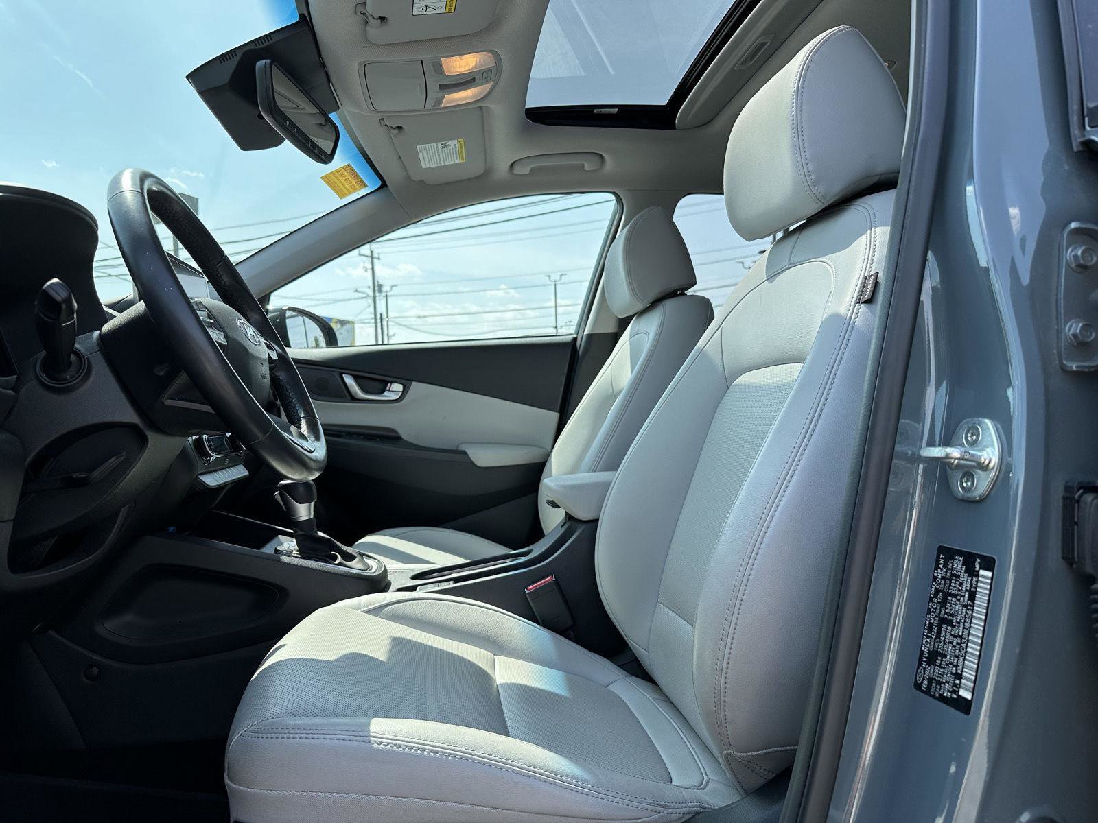 Used 2022 Hyundai Kona Limited w/ Cargo Package image 11