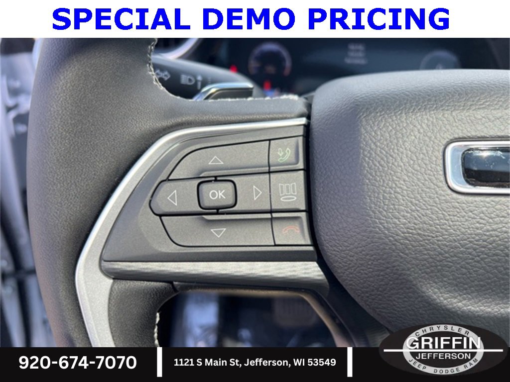 New 2025 Jeep Grand Cherokee Altitude image 20