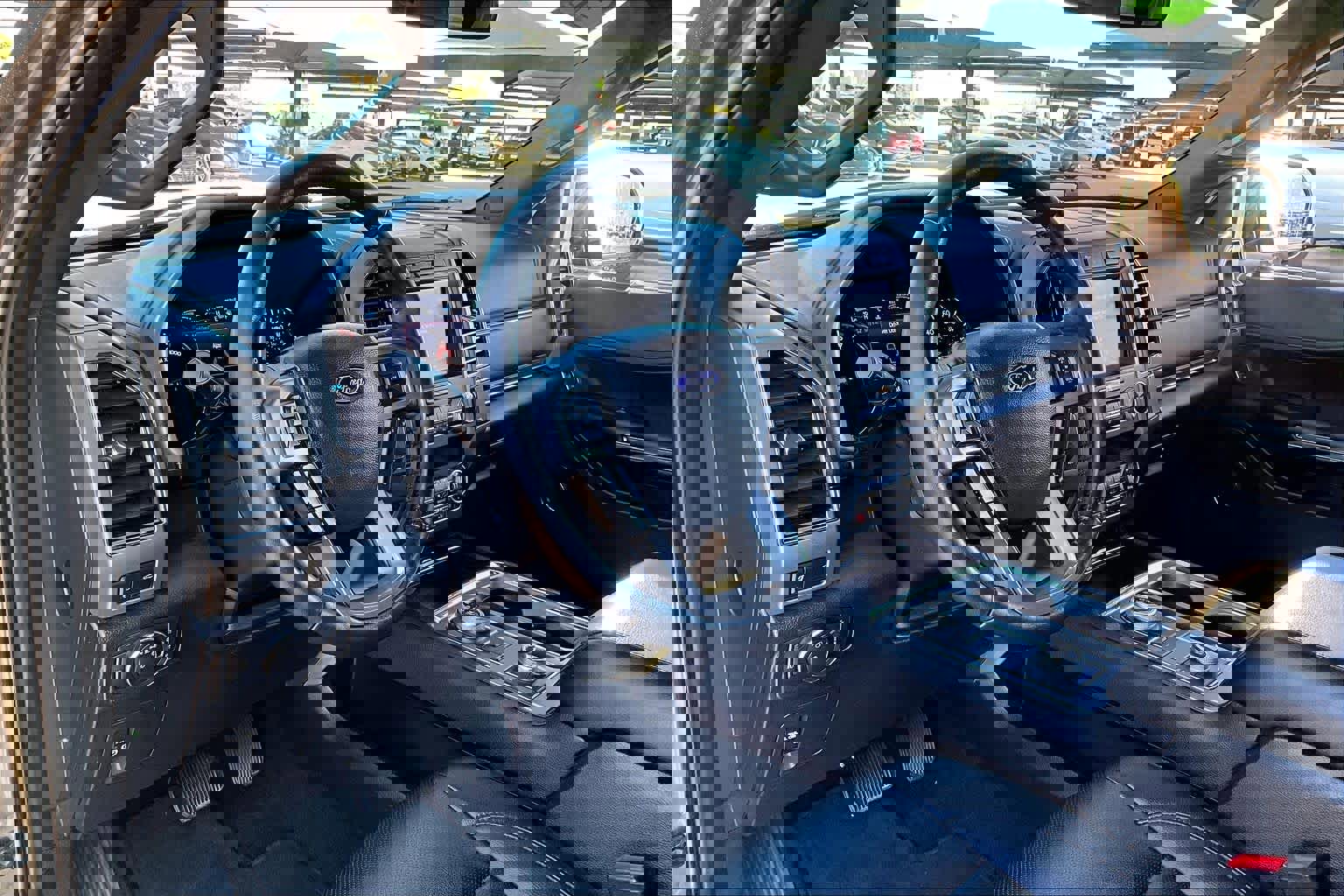 Used 2021 Ford Expedition XLT image 14