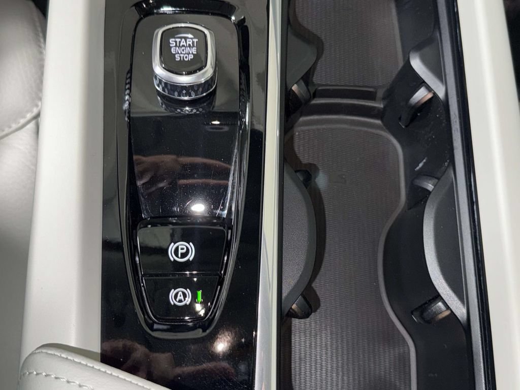 Used 2025 Volvo XC60 T8 Plus w/ Protection Package Premier AWD/4WD image 23