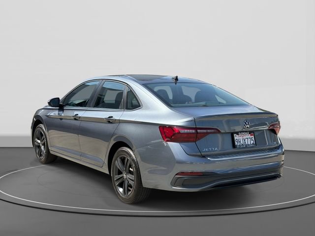 Certified 2023 Volkswagen Jetta SE w/ Panoramic Sunroof Package FWD image 3
