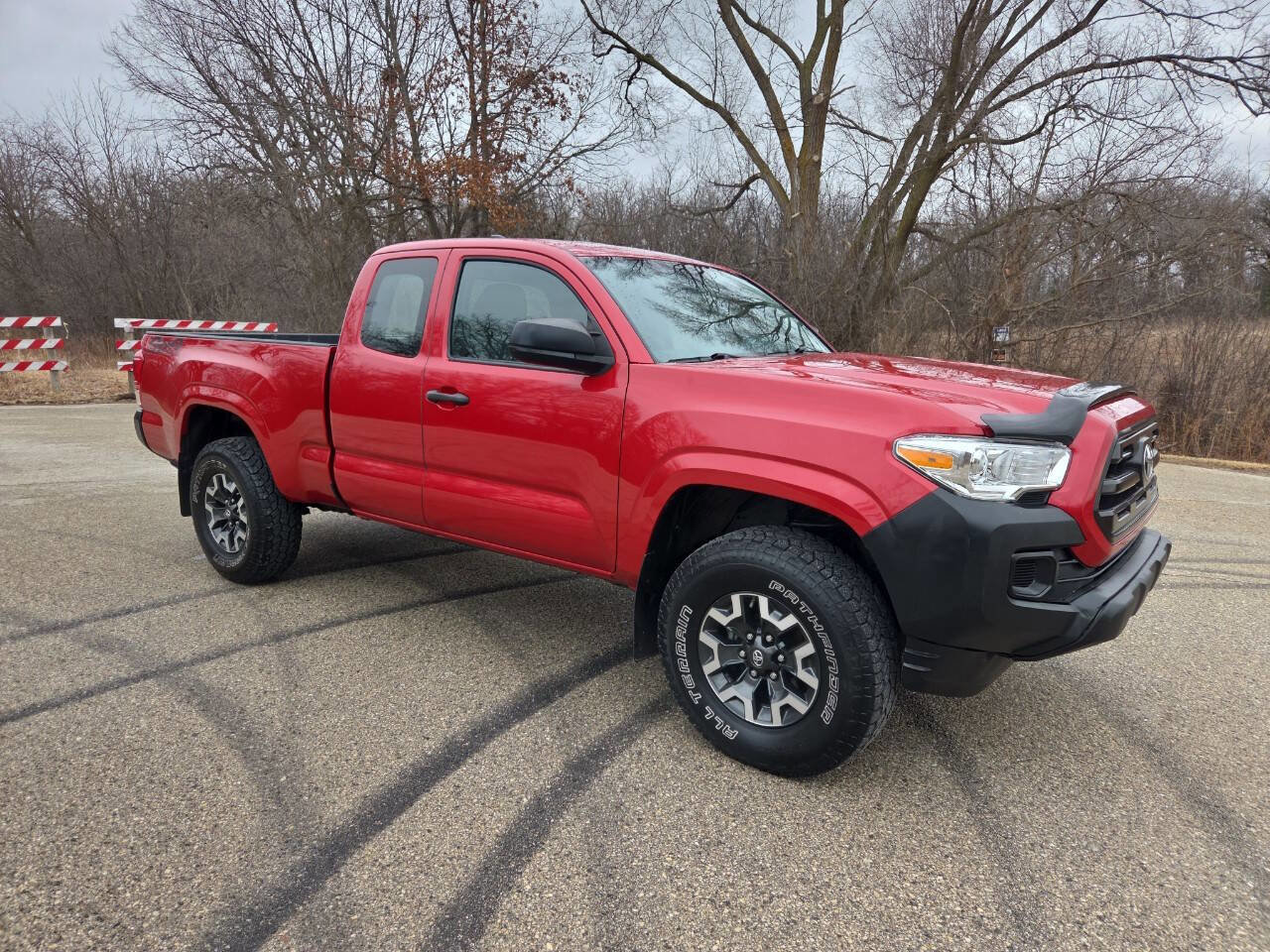 Used 2017 Toyota Tacoma SR AWD/4WD image 8