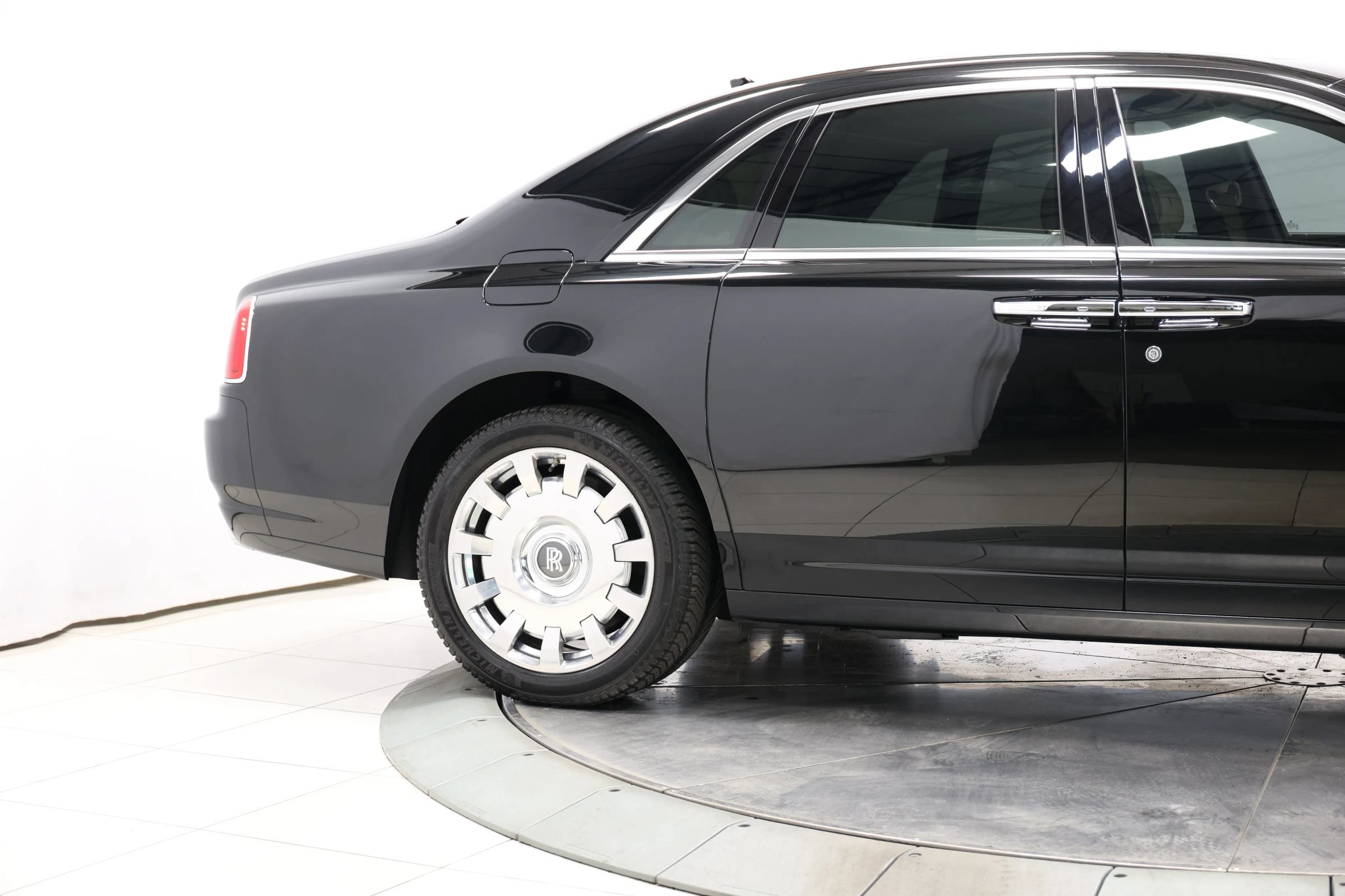 Used 2013 Rolls-Royce Ghost RWD image 91