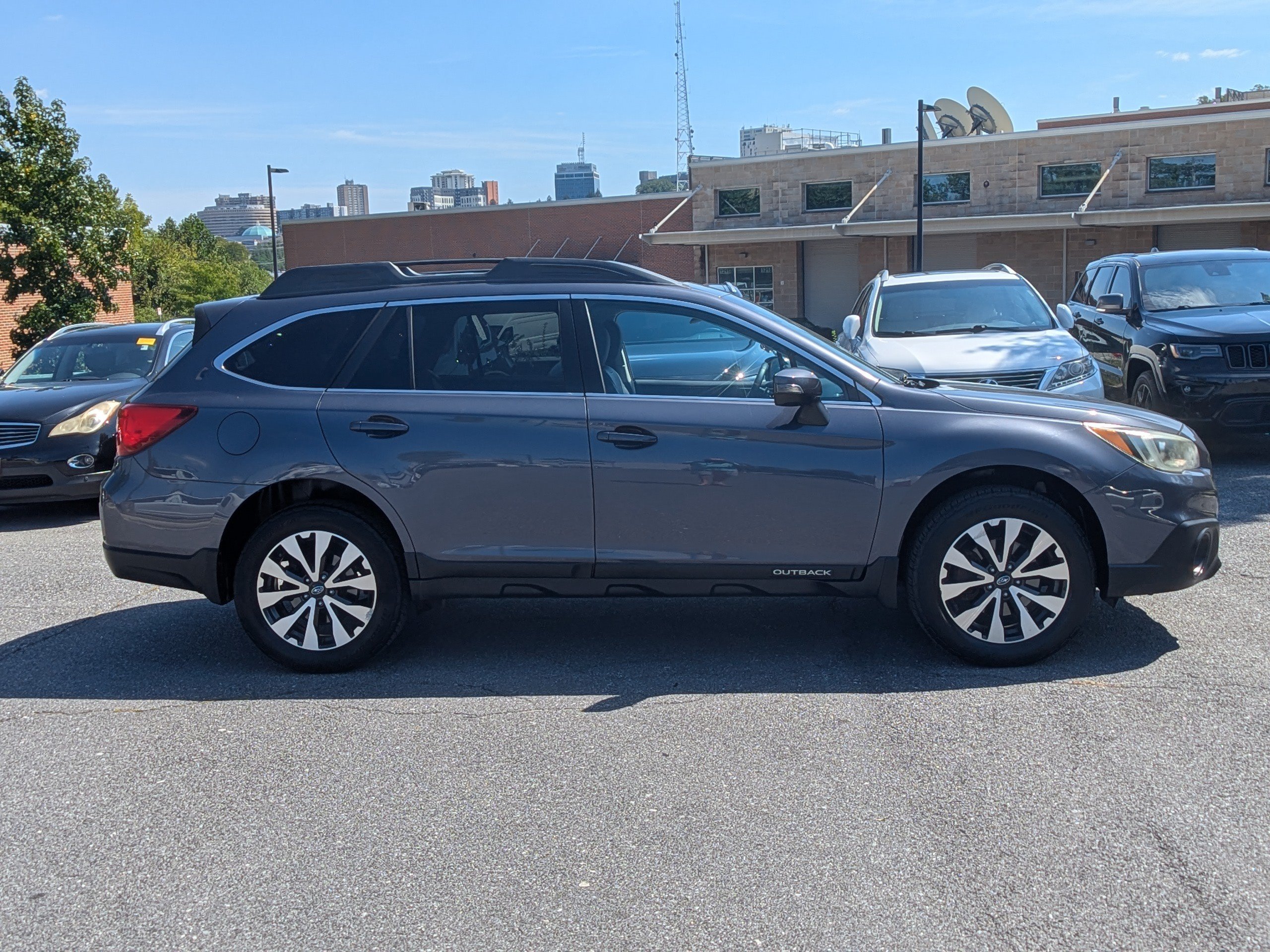 Used 2015 Subaru Outback 2.5i Limited AWD/4WD image 2