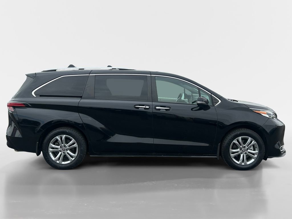 Used 2022 Toyota Sienna Platinum w/ Outdoor Package (TMS) image 2
