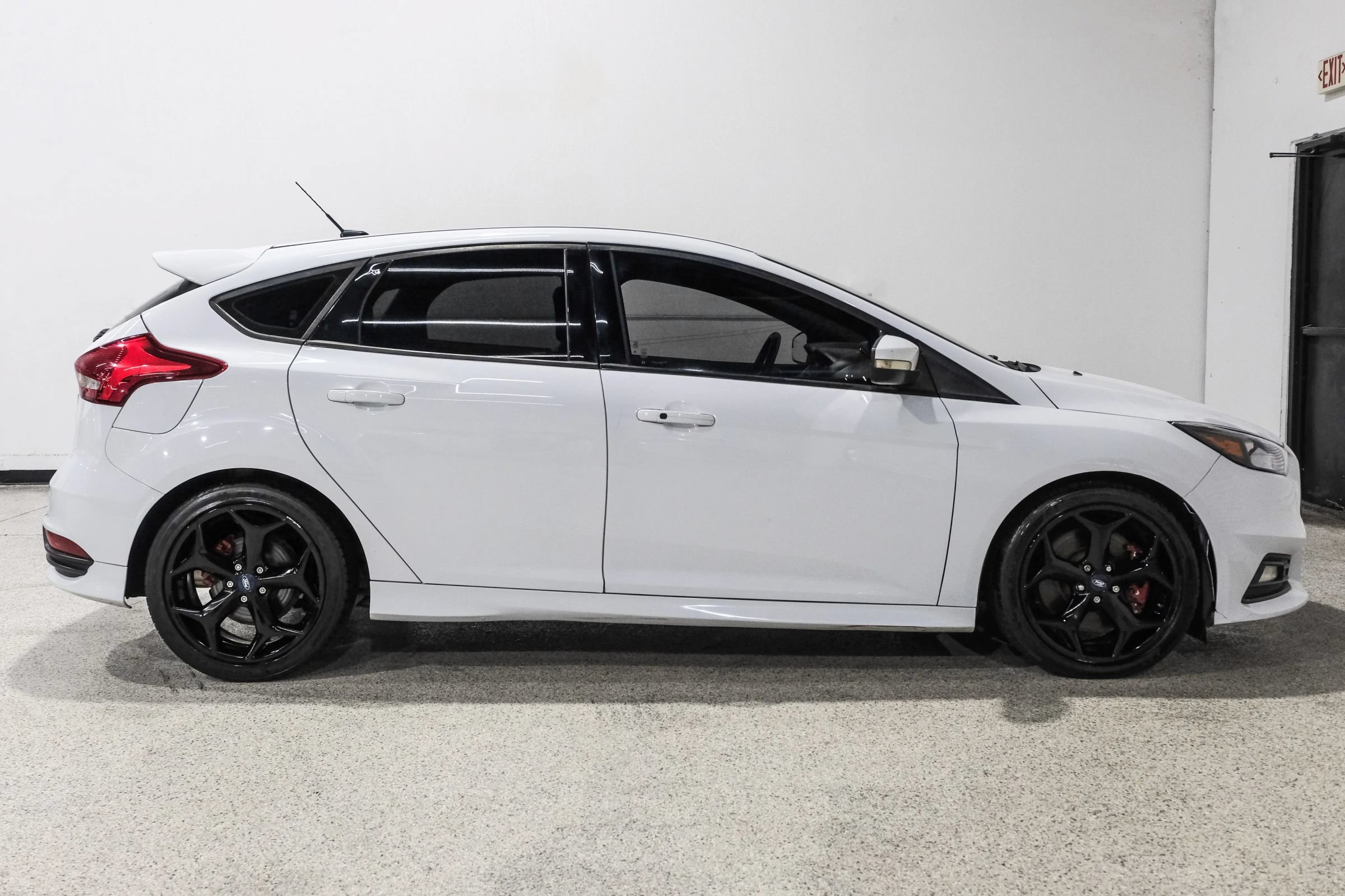 Used 2017 Ford Focus ST FWD image 5