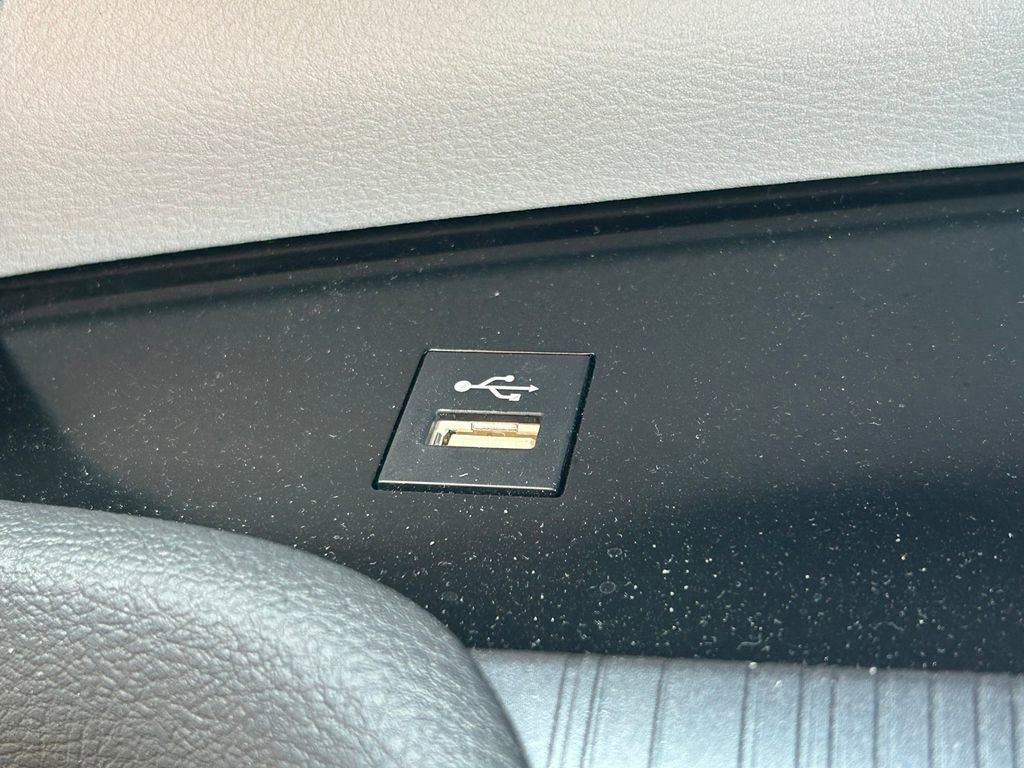 Used 2025 Toyota Sienna LE image 29