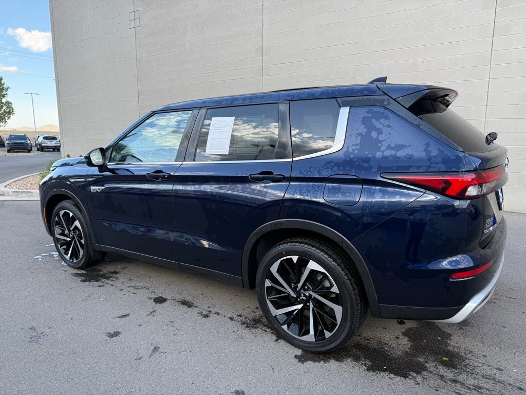 Used 2025 Mitsubishi Outlander SE AWD/4WD image 2