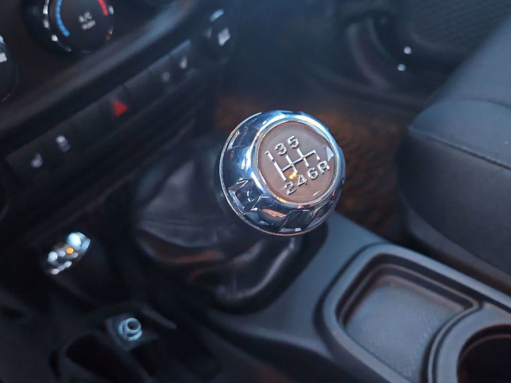 Used 2017 Jeep Wrangler Unlimited Rubicon image 15