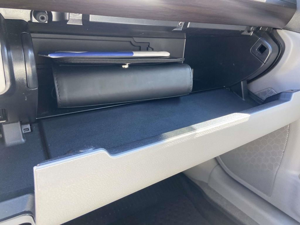 Used 2017 Toyota Camry XLE image 31