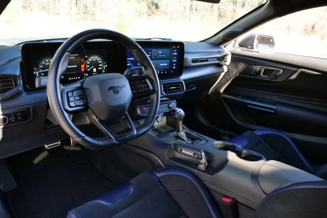 Used 2025 Ford Mustang Dark Horse image 7