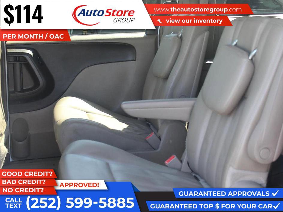 Used 2014 Chrysler Town & Country Touring FWD image 11