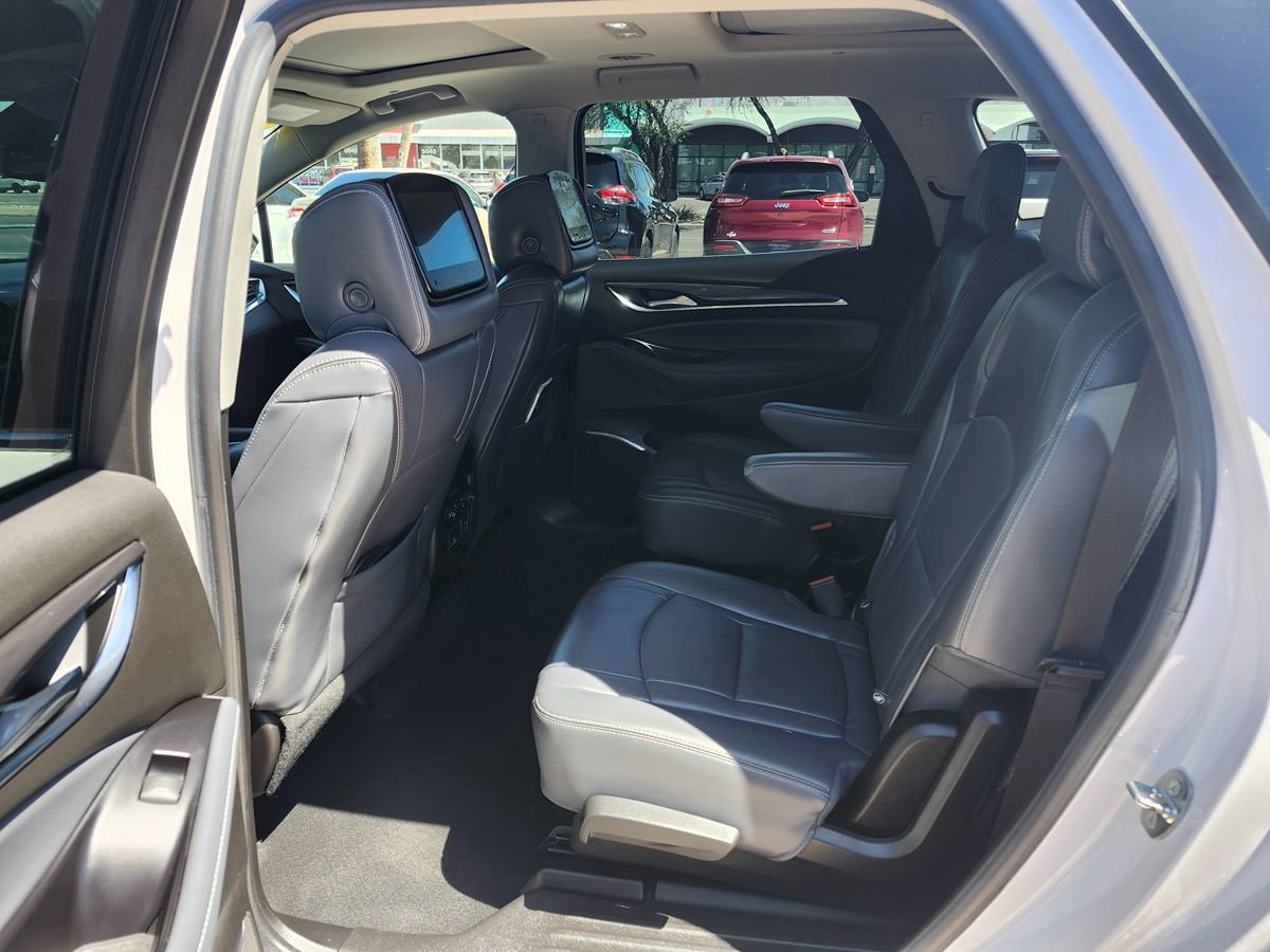 Used 2018 Buick Enclave Premium w/ Experience Buick Package FWD image 15
