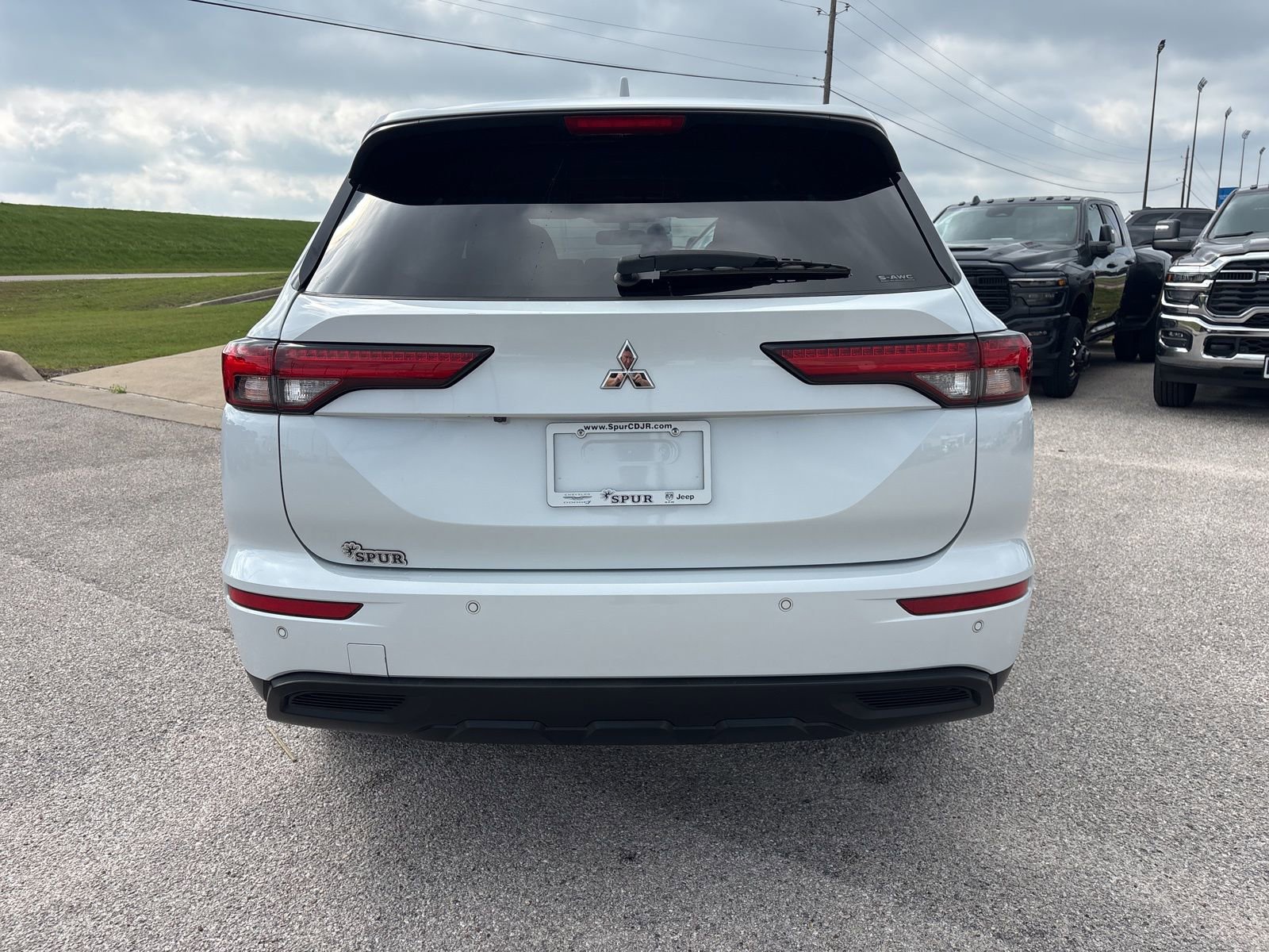 Used 2022 Mitsubishi Outlander ES AWD/4WD image 5