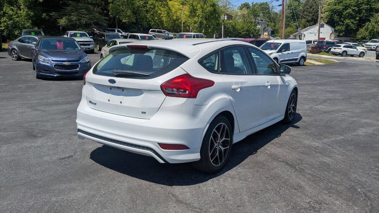 Used 2016 Ford Focus SE w/ SE Sport Package FWD image 10