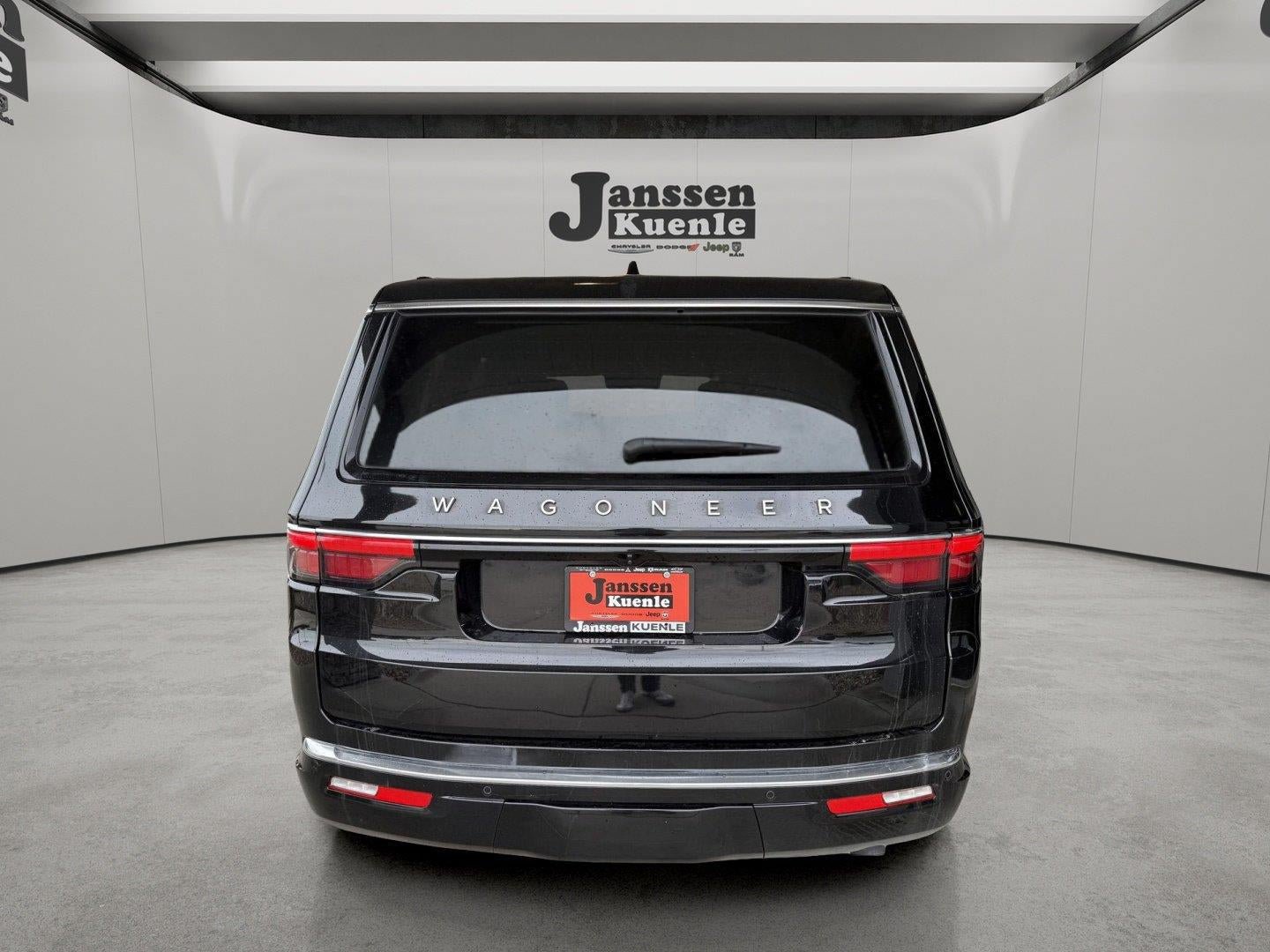 Used 2025 Jeep Wagoneer Series II AWD/4WD image 3