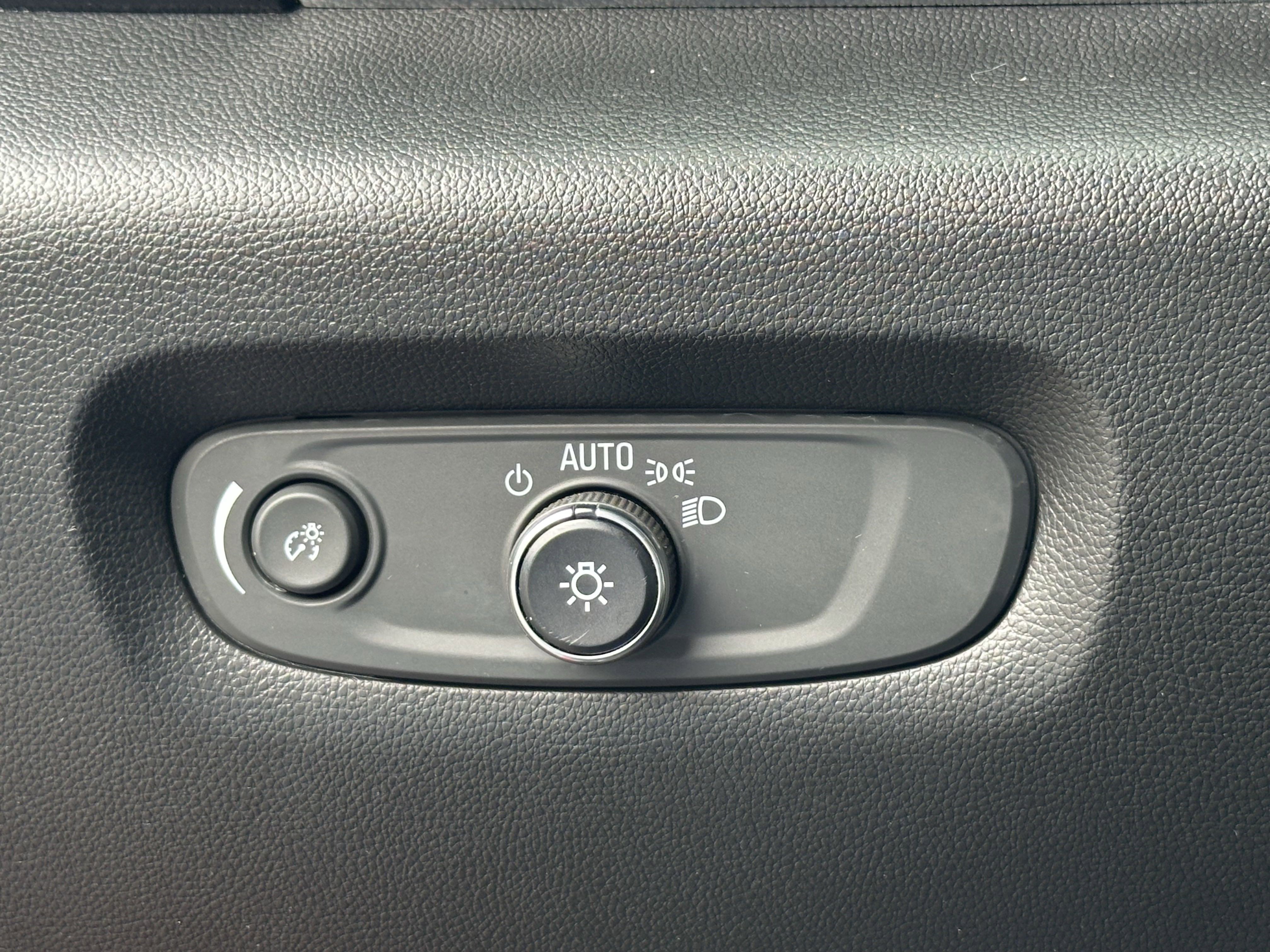 Used 2023 Chevrolet Traverse RS image 29